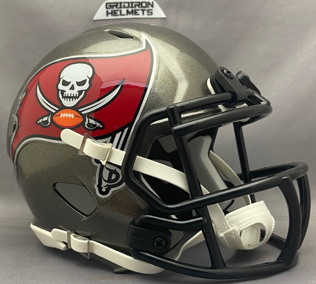 bucs alternate helmet 2022